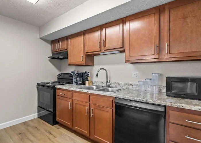 Newly Renovated Unit In Spfld #104 * Springfield